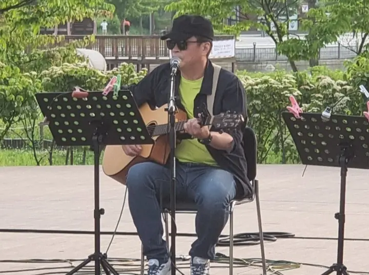 24년 가을날 호수공원 야외무대에서 공연